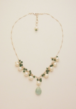 Pearl Jewelry Design on Pearl And Swarovski Crystal Necklace   A Classic And Adaptable Design