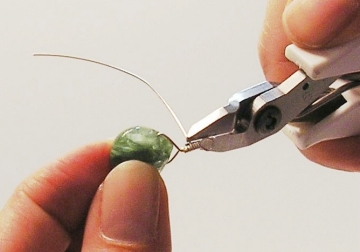 Photo of how to wire wrap a briolette