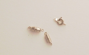 Photo of variety of jewelry clasps Photo of variety of jewelry clasps