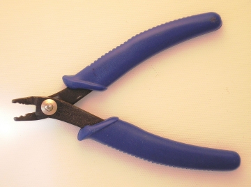 Photo of crimping tool or jewelry crimping pliers Photo of crimping tool or jewelry crimping pliers
