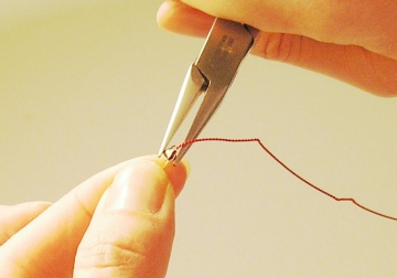 How to string beads and how to knot