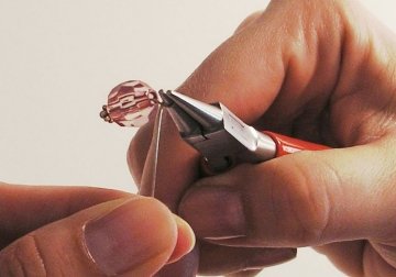 Photo of how to wire wrap a basic loop Photo of how to wire wrap a basic loop