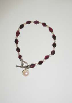 Garnet Pearl Bracelet