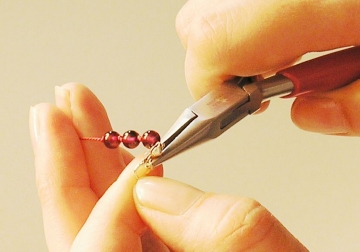 How to string beads and how to knot How to string beads and how to knot