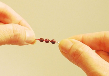 How to string beads and how to knot How to string beads and how to knot